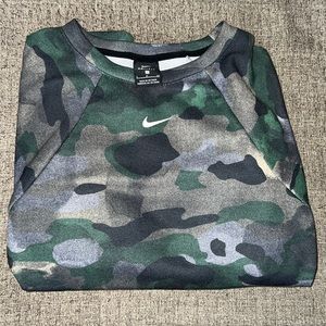 Barely worn! Cute cropped Nike long sleeve/sweater.